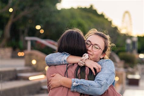 friends hugging|picture of two friends hugging.